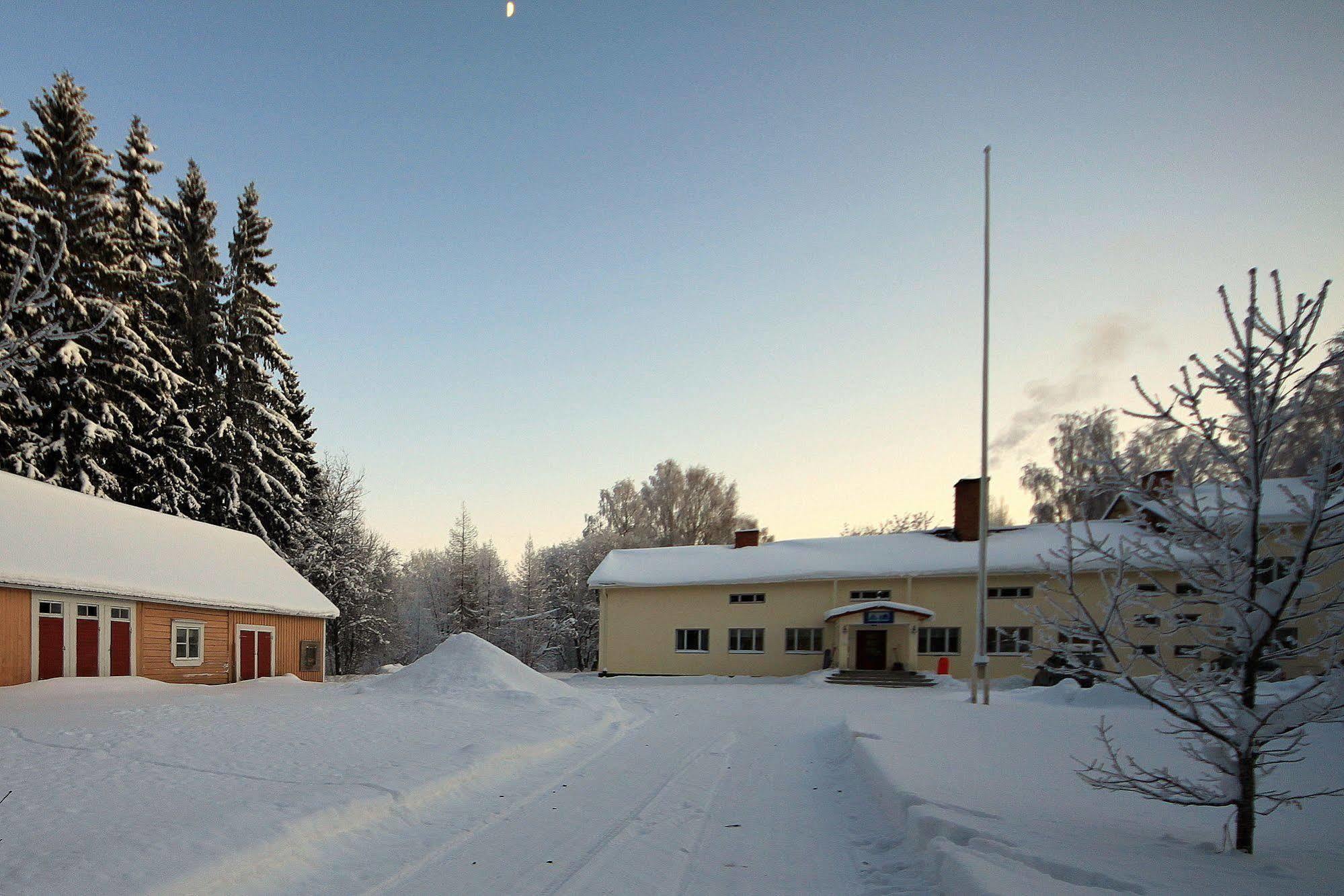 Vanhan Koulun Majatalo-Old School Guest House Kolinkylä Exterior foto