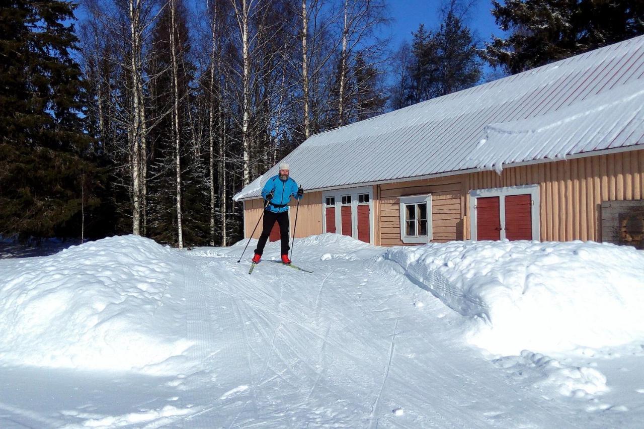 Vanhan Koulun Majatalo-Old School Guest House Kolinkylä Exterior foto